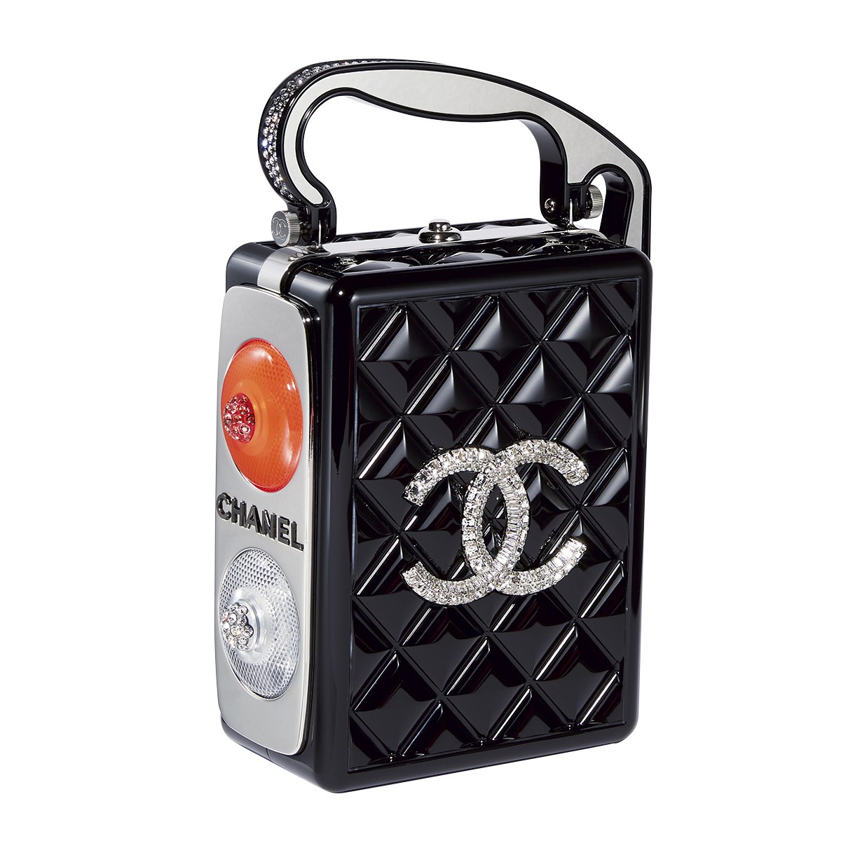 遊び心溢れるバッグで視線を独り占め！